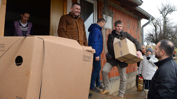 Гујон дошао на КиМ са 10 тона помоћи (ФОТО)